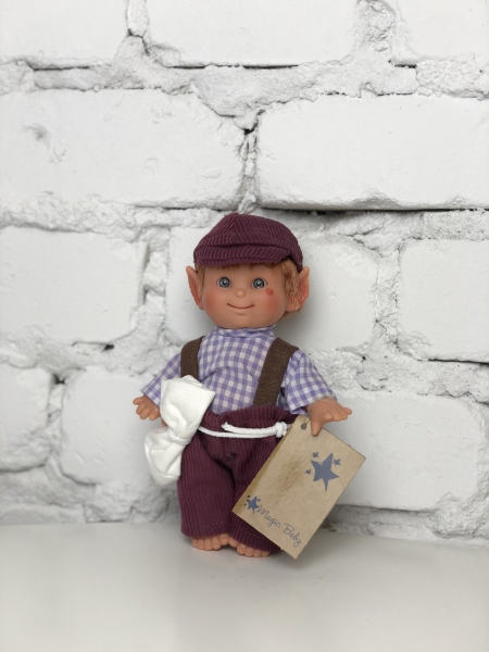 картинка испанские Кукла "Домовёнок", мальчик, в фиолетовом комбинезоне и кепочке, 18 см, арт. 151-2 интернет-магазин TuKiTu.ru